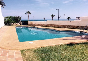 Indabella - 3 Bedroom Apartment - Opposite the beach close to all amenities