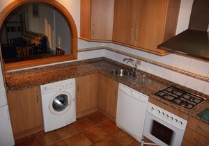 Indabella - 3 Bedroom Apartment - Opposite the beach close to all amenities