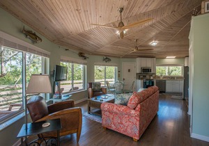 Indian Pass Fun, Private & Cozy Beach Cottage-The Barnacle