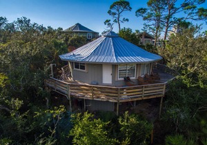 Indian Pass Fun, Private & Cozy Beach Cottage-The Barnacle