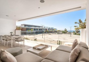 Infinity 0-8 LUXE SEA VIEW 2B
