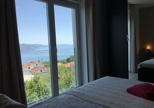 Infinity pool, 3 apartment areas, brand new !!!