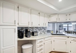 Inlet Reef 618 is a 2 bed/2bath with Beach Service and Gulf Views