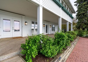 Inn at Beulah Beach on Crystal Lake