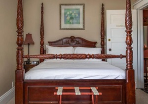 Inn at Beulah Beach on Crystal Lake