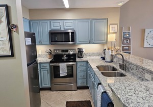 Inn at Dauphin Island 110-Walk-in Shower! Walk out to Pools and Beach!
