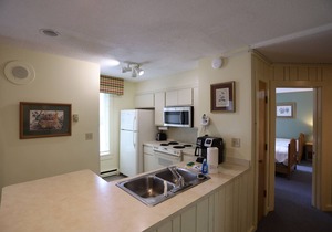 Inns of Waterville Valley unit close to town square (201)