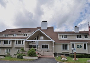 Inns of Waterville Valley unit close to town square (201)