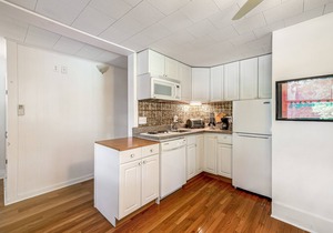 Intimate Getaway for Two w/ a Kitchenette, Free WiFi, Cable TV, & Shared Grill