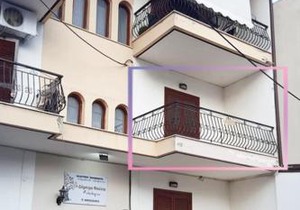 Intimate Olympus House