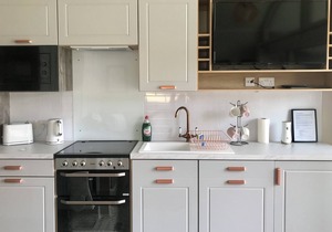 Inverness Lodge-Free Parking-Balcony-Sleeps 4