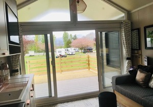 Inverness Lodge-Free Parking-Balcony-Sleeps 4