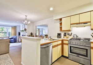 Inviting condo with a fireplace, hot tubs, pool, tennis & washer/dryer