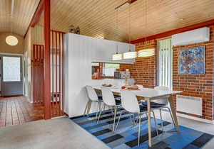 Inviting, family-friendly vacation home with sauna and fjord view.
