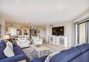 IR 619 3 bed/2 bath. Unit comes with Free Beach Service