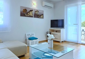 Iris beach apartments 1