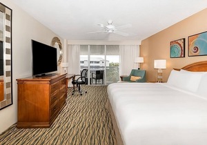 Island Oasis! 2 Roomy Units, Free Parking, Minutes to Bathtub Reef Beach!