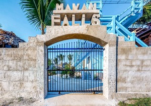 Island Paradise Suite with WiFi, Partial AC & Pool, Rooftop Patio & BBQ Area