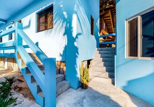 Island Paradise Suite with WiFi, Partial AC & Pool, Rooftop Patio & BBQ Area