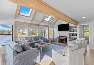 Island Serenity Lake View 3 Bedroom with Amenities