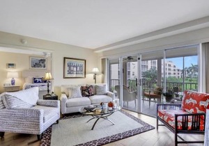 Island-style condo with pool, spa and steps to beach