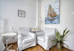 Island-style studio apartment in historic Athens
