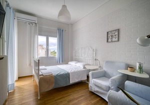 Island-style studio apartment in historic Athens