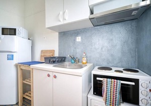 Island-style studio apartment in historic Athens