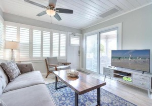 Island Vibes House