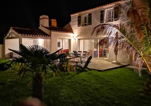 ISLE DE NOIRMOUTIER, VILLA 8 PERS, 800 METERS FROM THE BEACH AND CLOSE TO SHOPS
