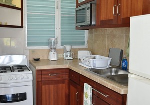 ISOLA– Private 1st floor Apt in beautiful neighborhood just min to Beaches & BQN