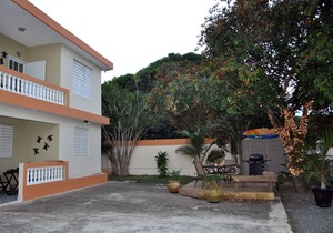 ISOLA– Private 1st floor Apt in beautiful neighborhood just min to Beaches & BQN