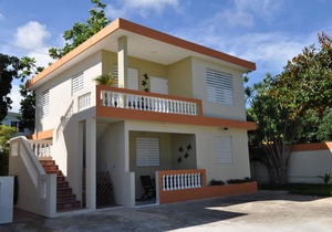ISOLA– Private 1st floor Apt in beautiful neighborhood just min to Beaches & BQN