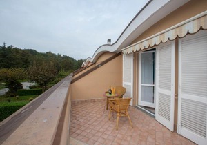 Ispra Villa Sleeps 6 Pool