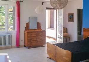 It is a privilege to present you this beautiful cottage with private pool on the heights of Lamalou-