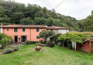 Tuscan Holiday Home in Molina di Quosa with Pool