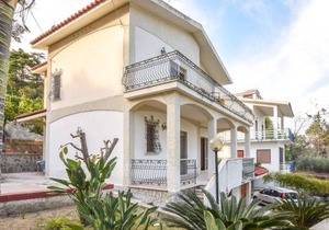 4 bedroom accommodation in Stalettì