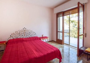 4 bedroom accommodation in Stalettì
