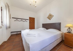 J - Bedroom 1 in Casa do Farol