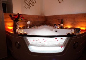 Jacuzzi Spa Apartment
