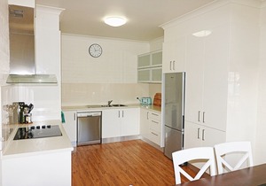 Jodi's Beach Retreat - Pet Friendly (2 bedroom apartment) 2+ Nights