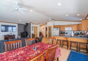 Johnson Suite 2- Walk to both June and Gull Lakes, only 1.5 miles to June Mtn Ski Area
