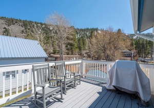 Johnson Suite 2- Walk to both June and Gull Lakes, only 1.5 miles to June Mtn Ski Area