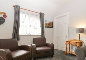 JOLLY COTTAGE, romantic, character holiday cottage in Goodrich