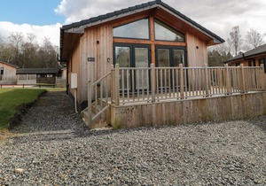 JUNIPER LODGE, pet friendly, character holiday cottage in Otterburn