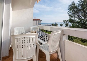 Just 20 m from beach | ideal for 2-4 persons