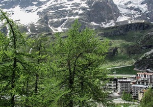 Just 30m from the ski lifts