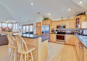 Just 70 Yards to the Beach.Pool, Pool Table.Close to Restaurants.