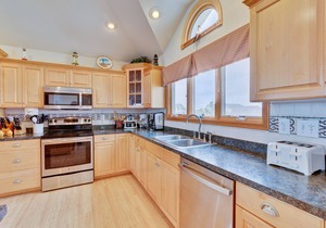 Just 70 Yards to the Beach.Pool, Pool Table.Close to Restaurants.