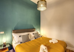 Just renovated with river view 2bedroom apartment in the heart of historic center.